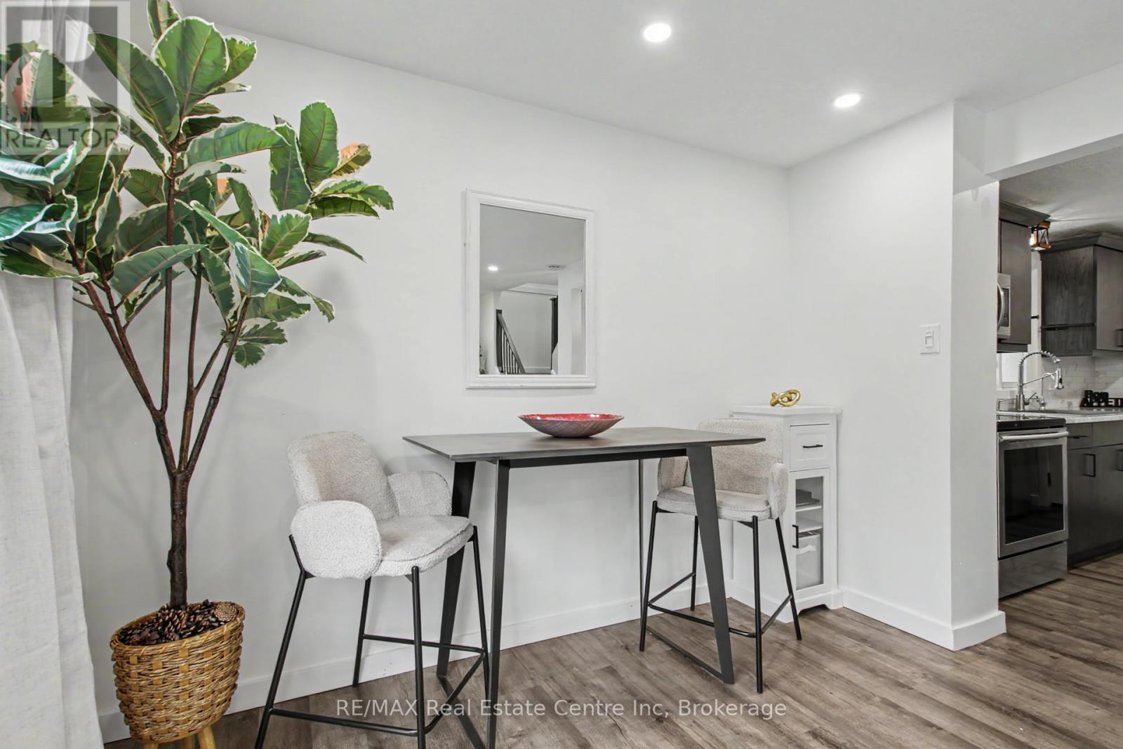 7 Wycliffe Place, Kitchener, ON - Indoor