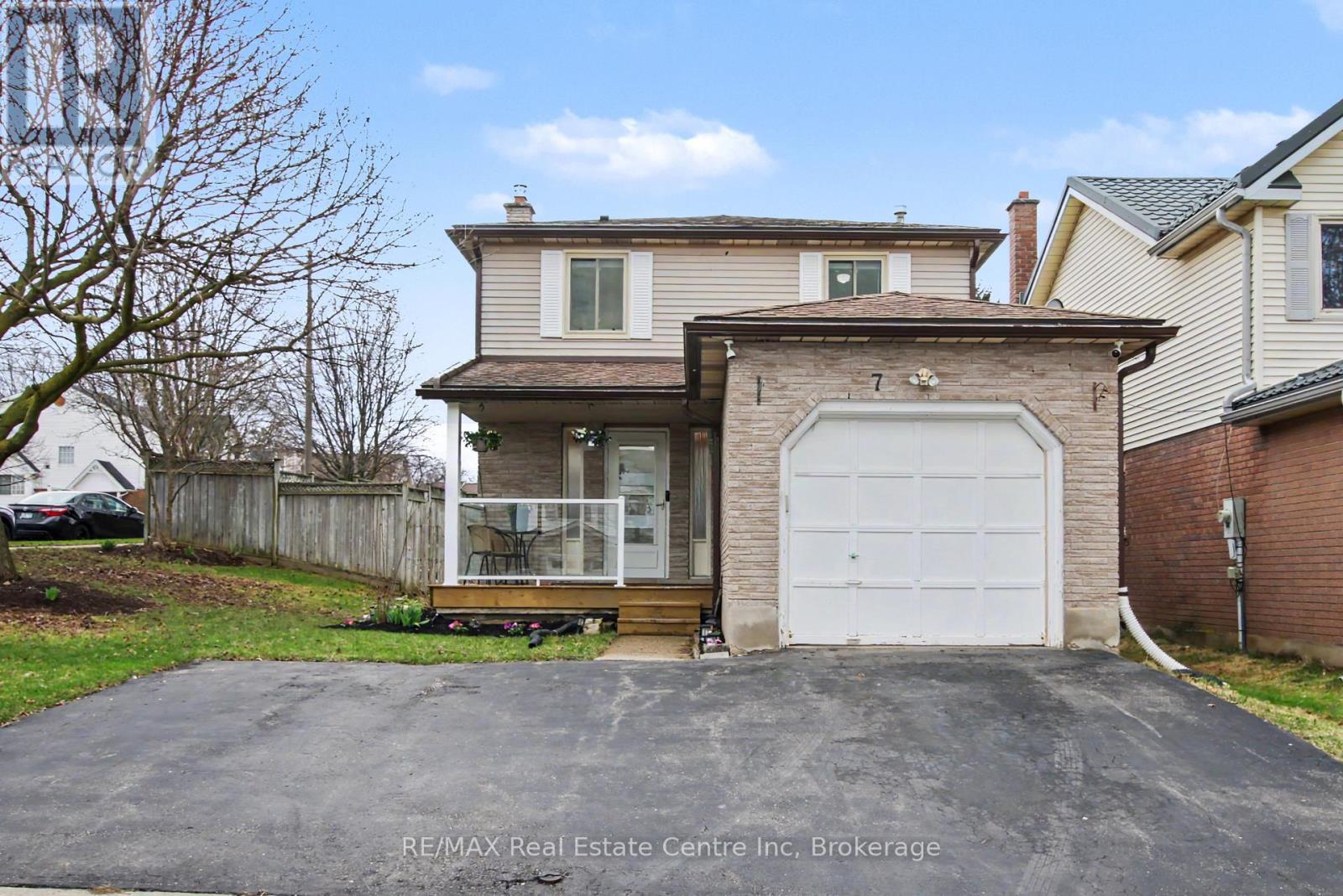 7 Wycliffe Place, Kitchener, ON - Outdoor