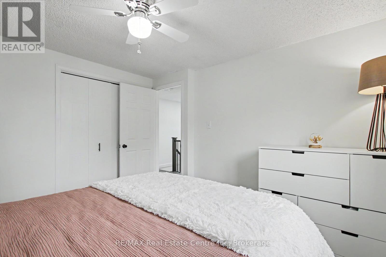 7 Wycliffe Place, Kitchener, ON - Indoor Photo Showing Bedroom