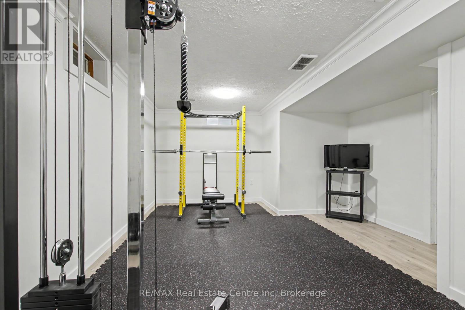 7 Wycliffe Place, Kitchener, ON - Indoor