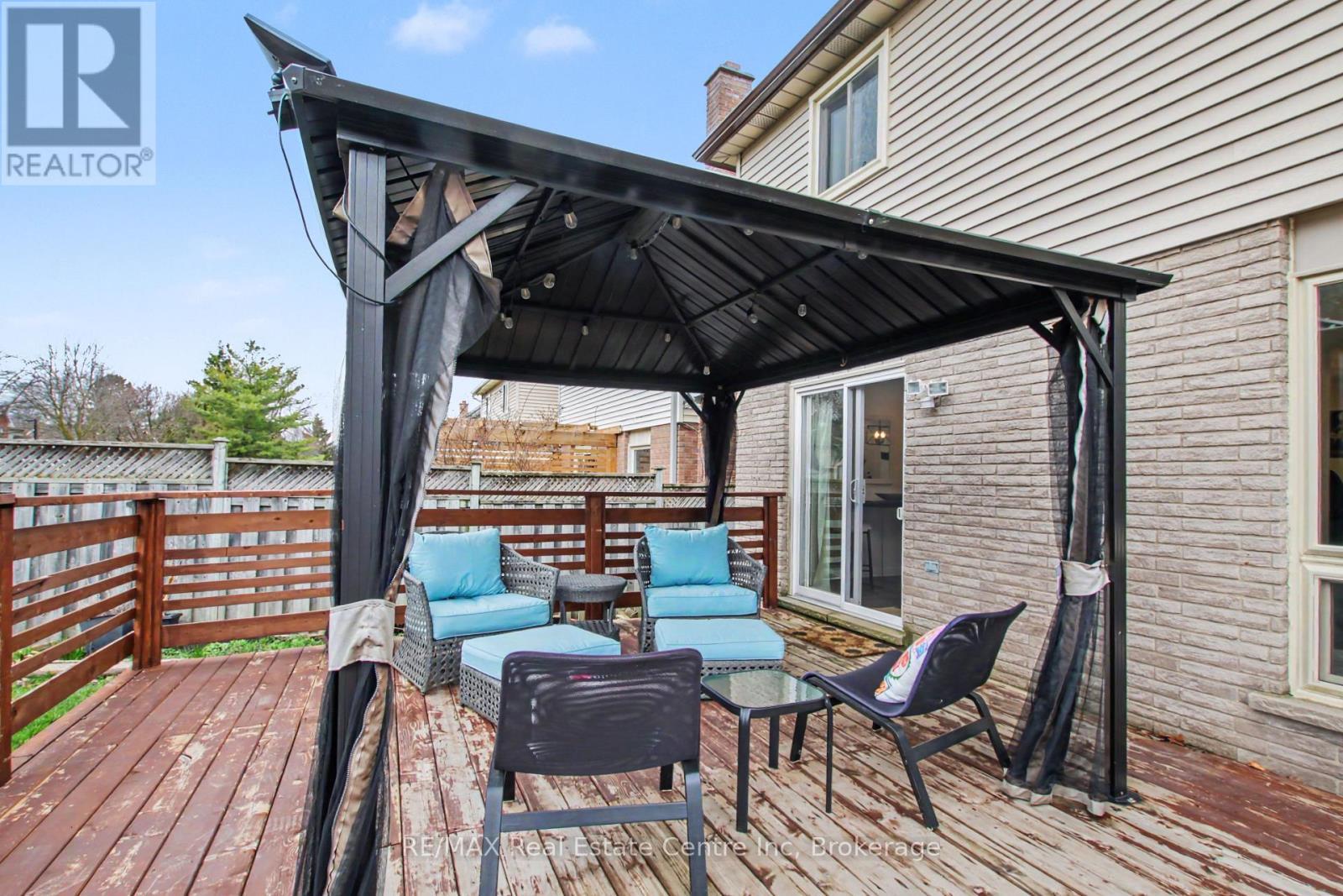 7 Wycliffe Place, Kitchener, ON - Outdoor With Deck Patio Veranda With Exterior