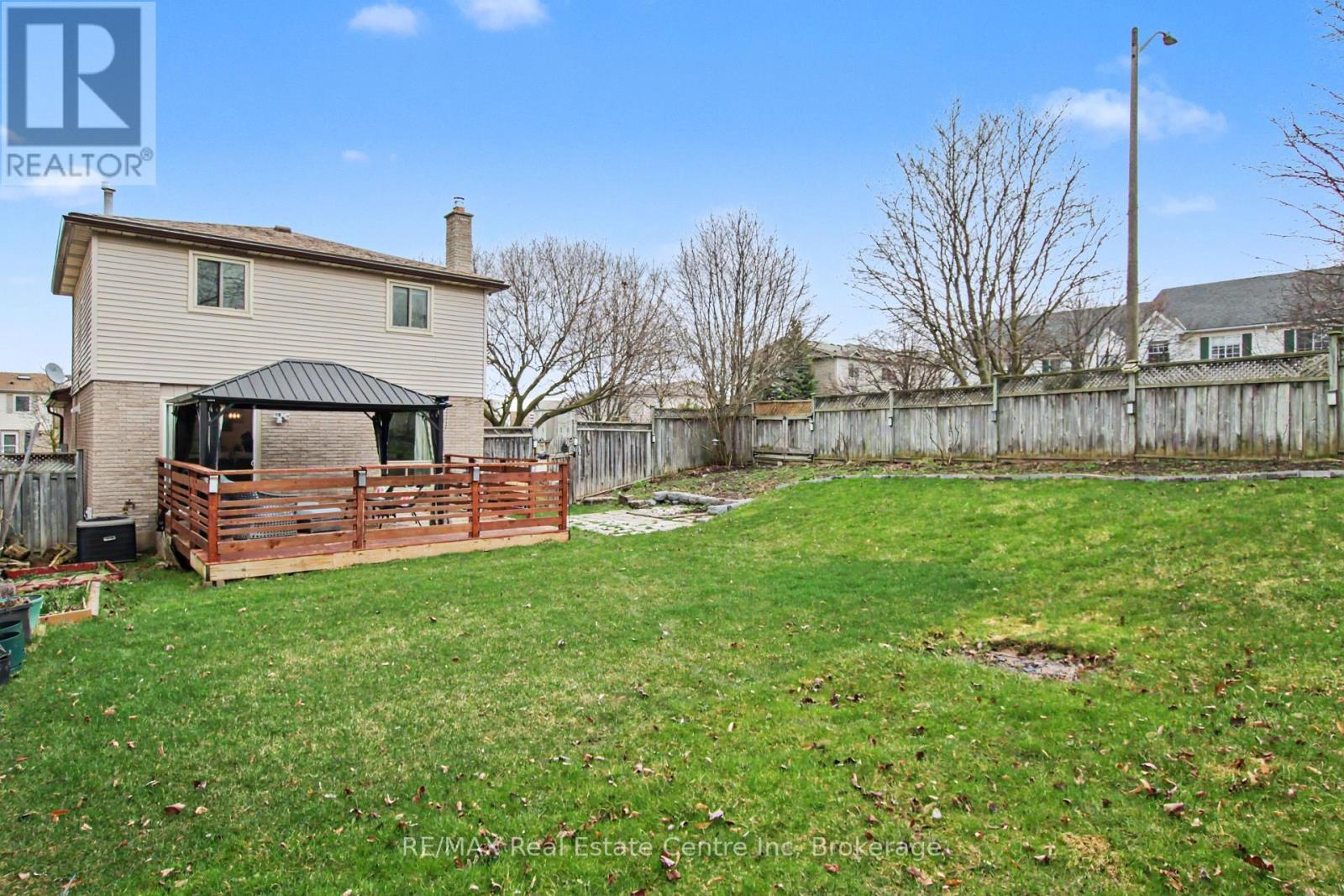 7 Wycliffe Place, Kitchener, ON - Outdoor With Deck Patio Veranda With Backyard