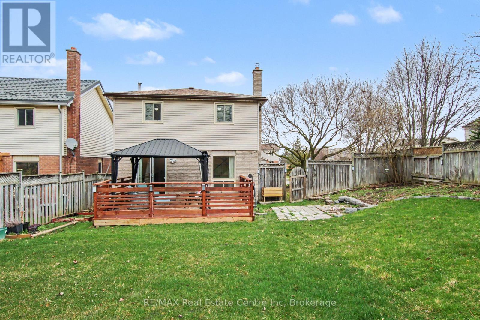 7 Wycliffe Place, Kitchener, ON - Outdoor With Deck Patio Veranda