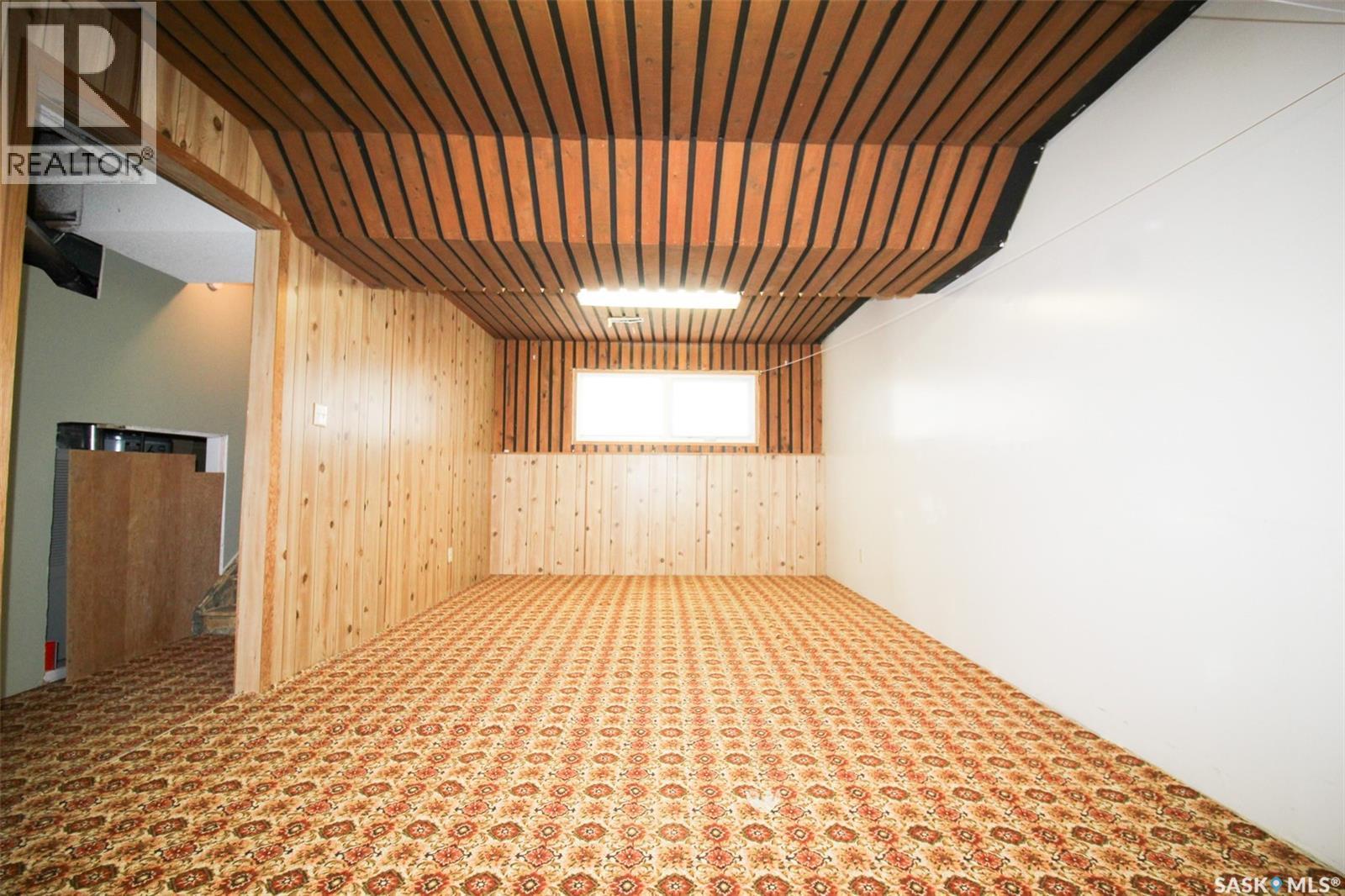 128 1St Street E, Frontier, SK - Indoor Photo Showing Other Room