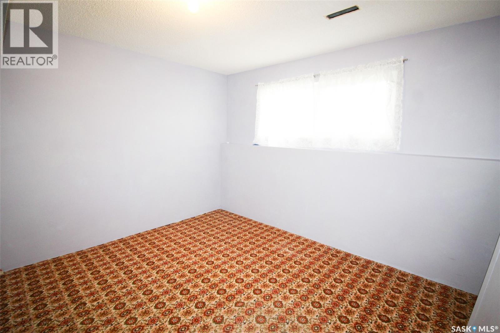 128 1St Street E, Frontier, SK - Indoor Photo Showing Other Room