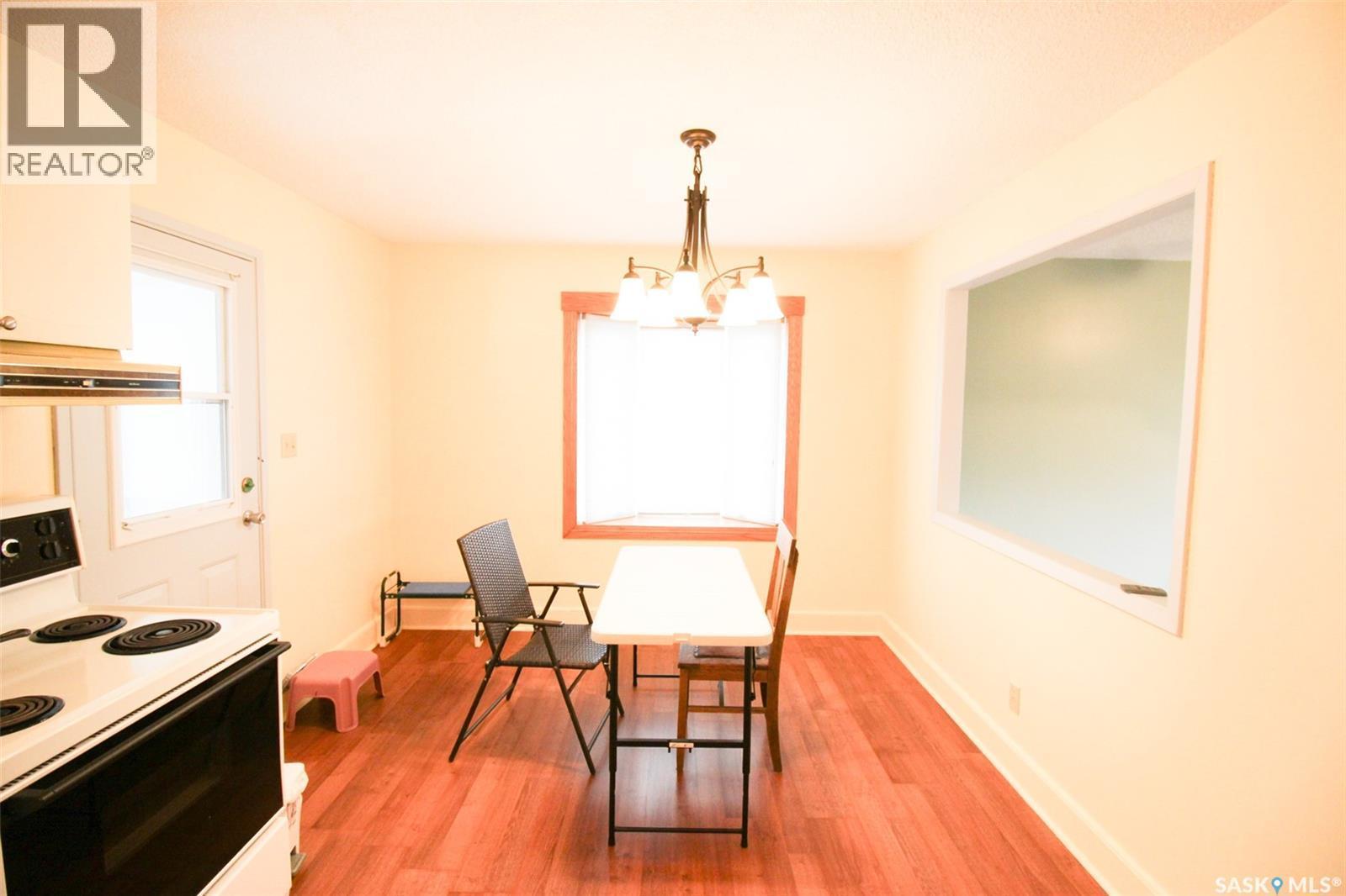 128 1St Street E, Frontier, SK - Indoor Photo Showing Kitchen