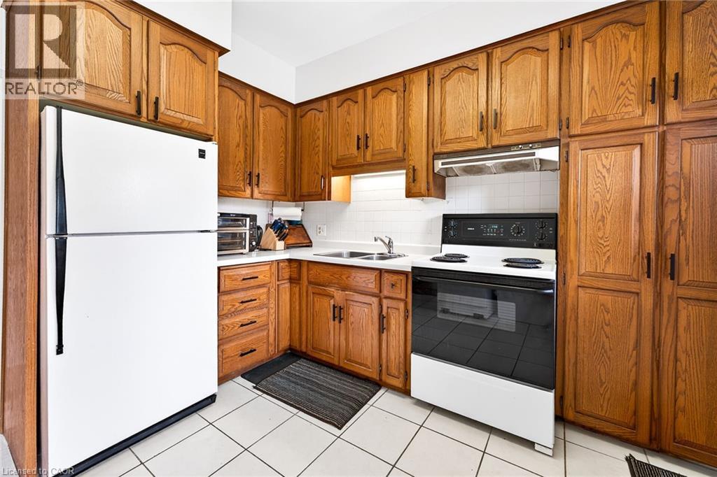 188 Park Row S, Hamilton, ON - Indoor Photo Showing Kitchen With Double Sink