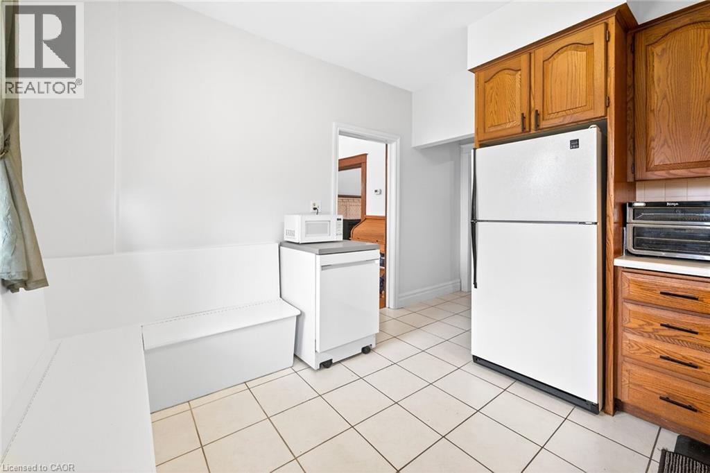 188 Park Row S, Hamilton, ON - Indoor Photo Showing Kitchen