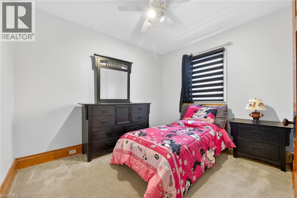 188 Park Row S, Hamilton, ON - Indoor Photo Showing Bedroom