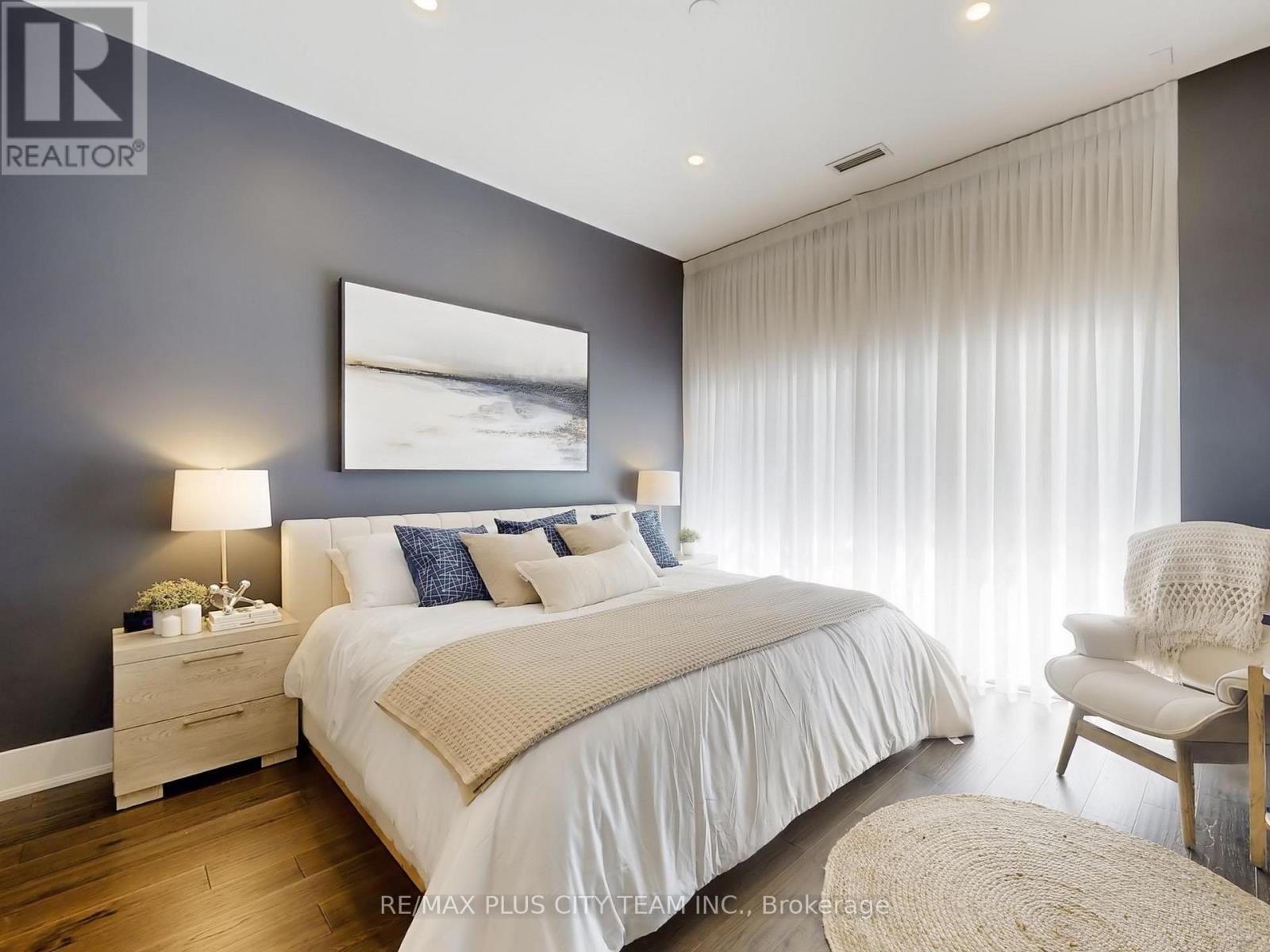 202 - 39 Queens Quay E, Toronto, ON - Indoor Photo Showing Bedroom