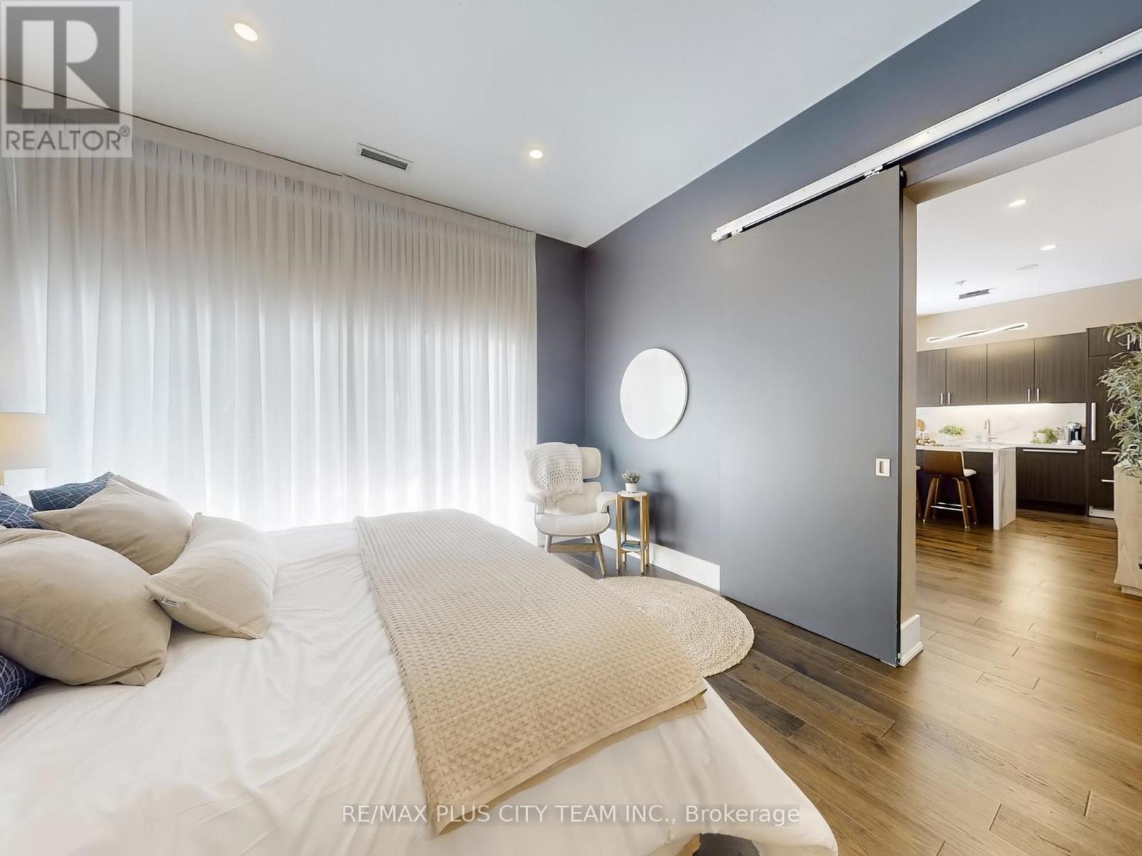 202 - 39 Queens Quay E, Toronto, ON - Indoor Photo Showing Bedroom