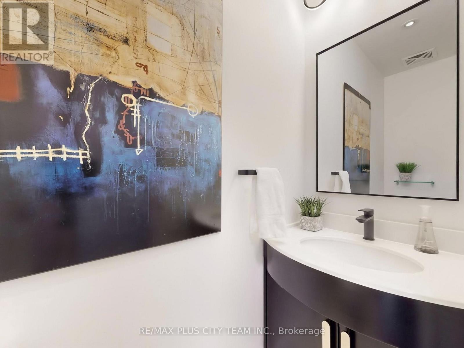 202 - 39 Queens Quay E, Toronto, ON - Indoor Photo Showing Bathroom