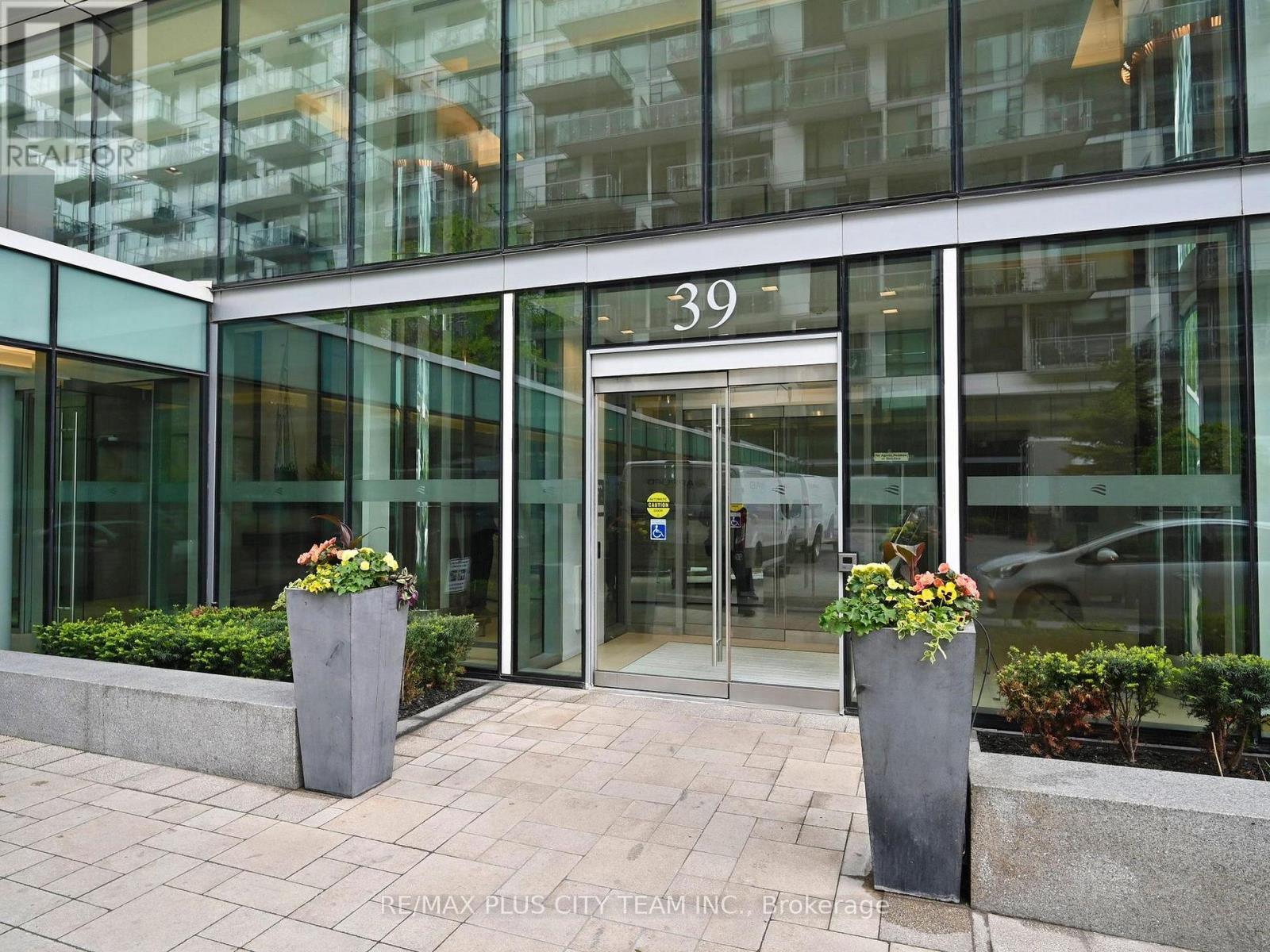 202 - 39 Queens Quay E, Toronto, ON - Outdoor