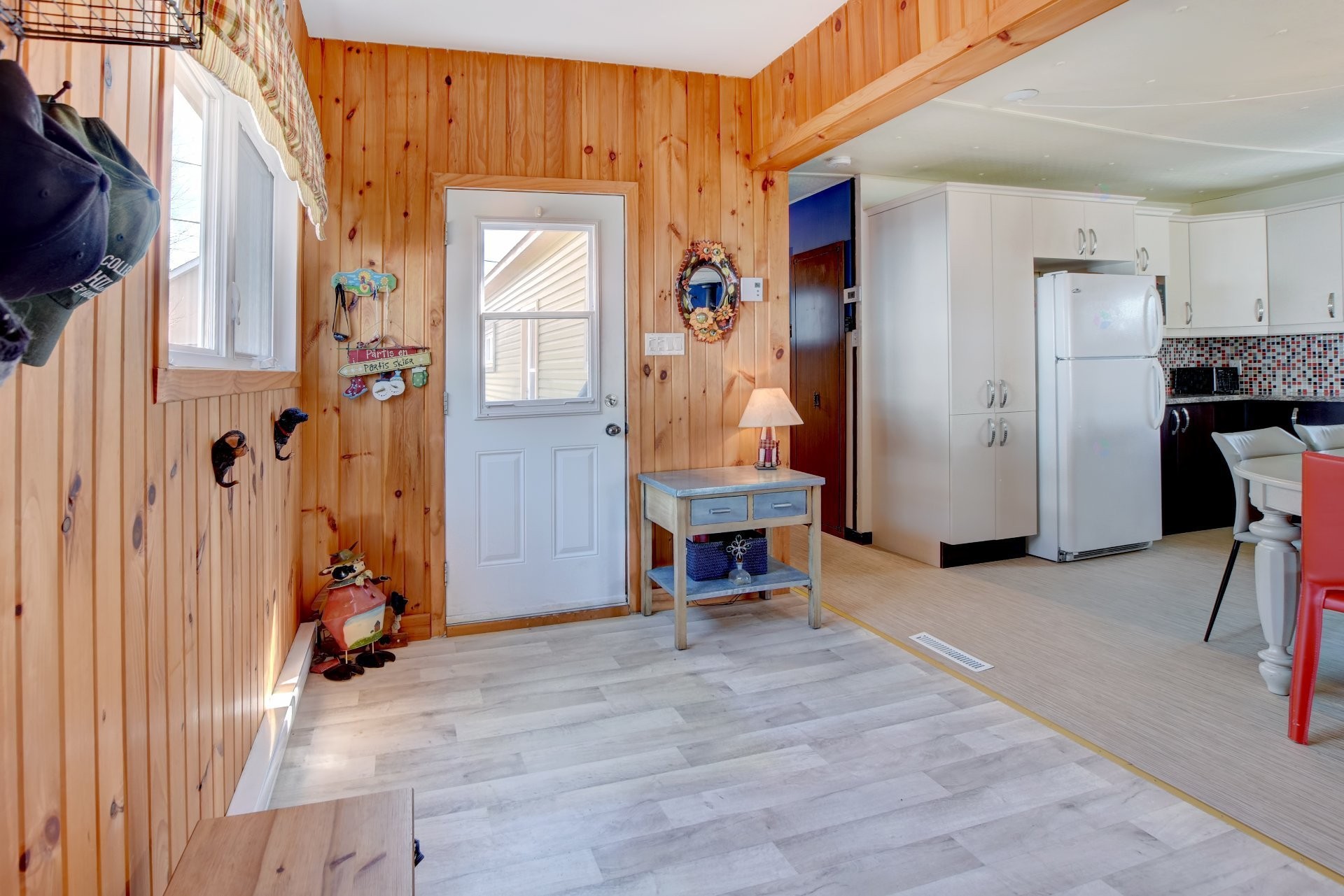 Hall d'entrée/Vestibule - 75 Rue De La Cascade, Saint-Côme, QC - Indoor Photo Showing Other Room