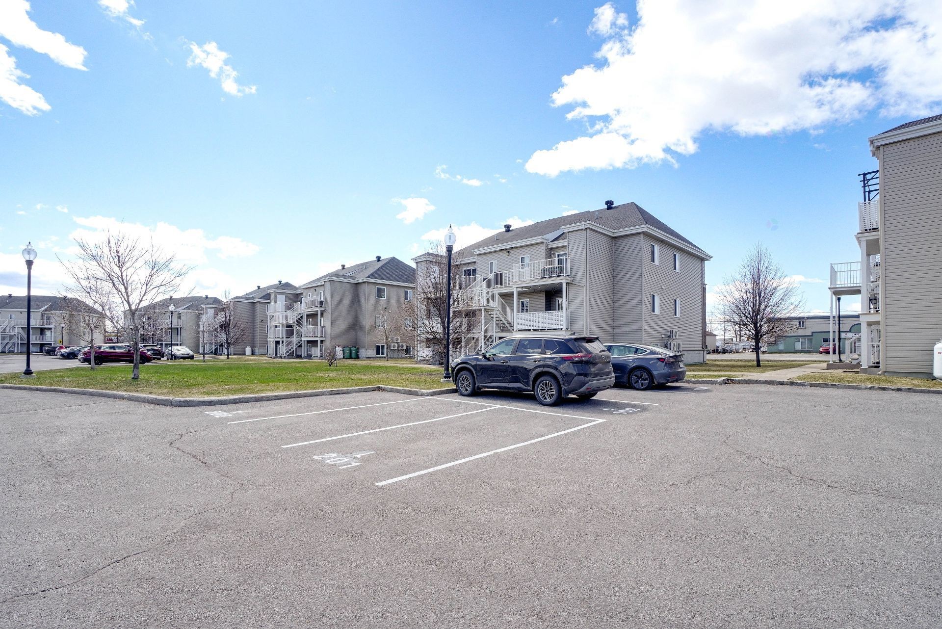 Parking - 71 Mtée De St-Sulpice, Saint-Sulpice, QC - Outdoor