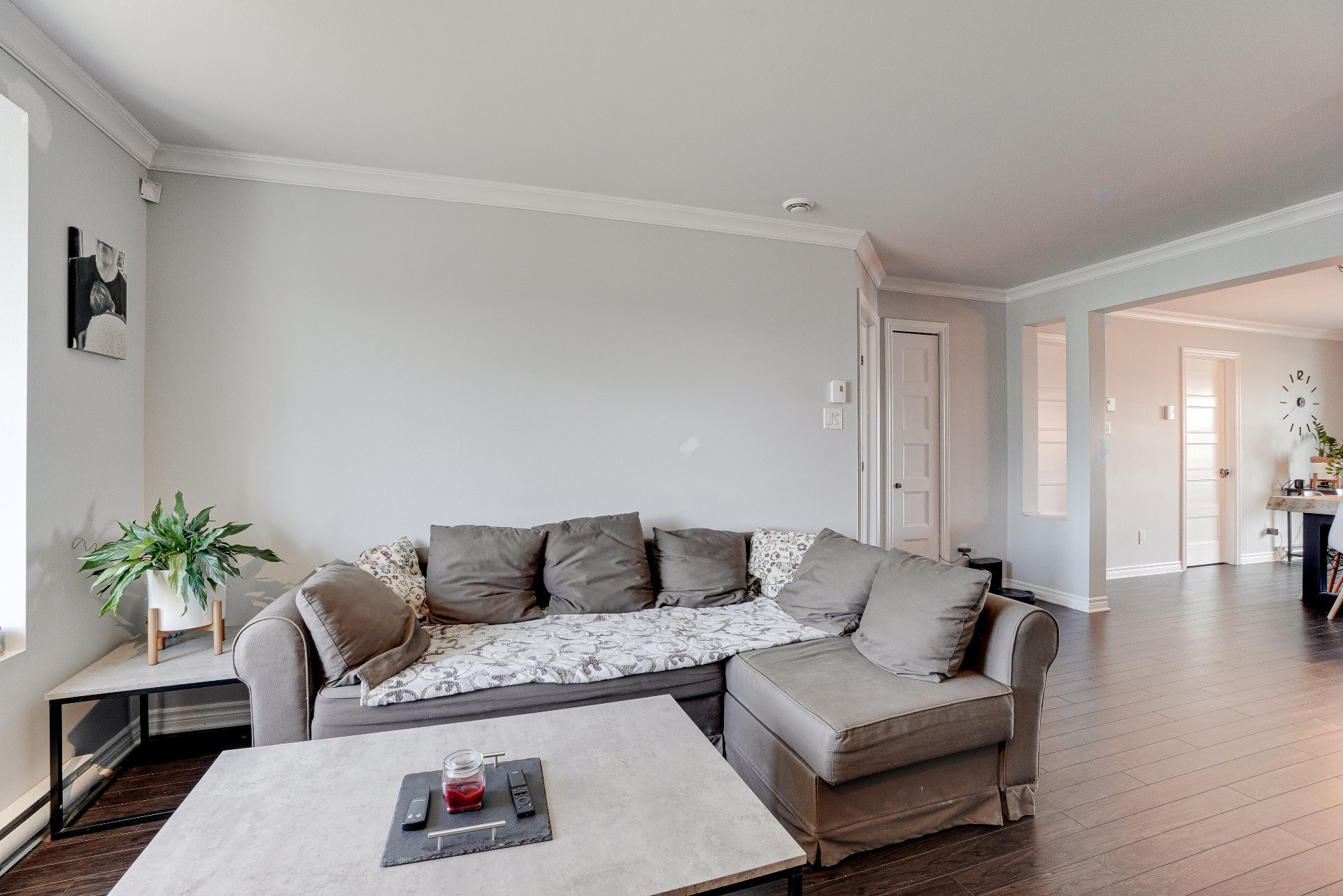 Living Room - 71 Mtée De St-Sulpice, Saint-Sulpice, QC - Indoor Photo Showing Living Room