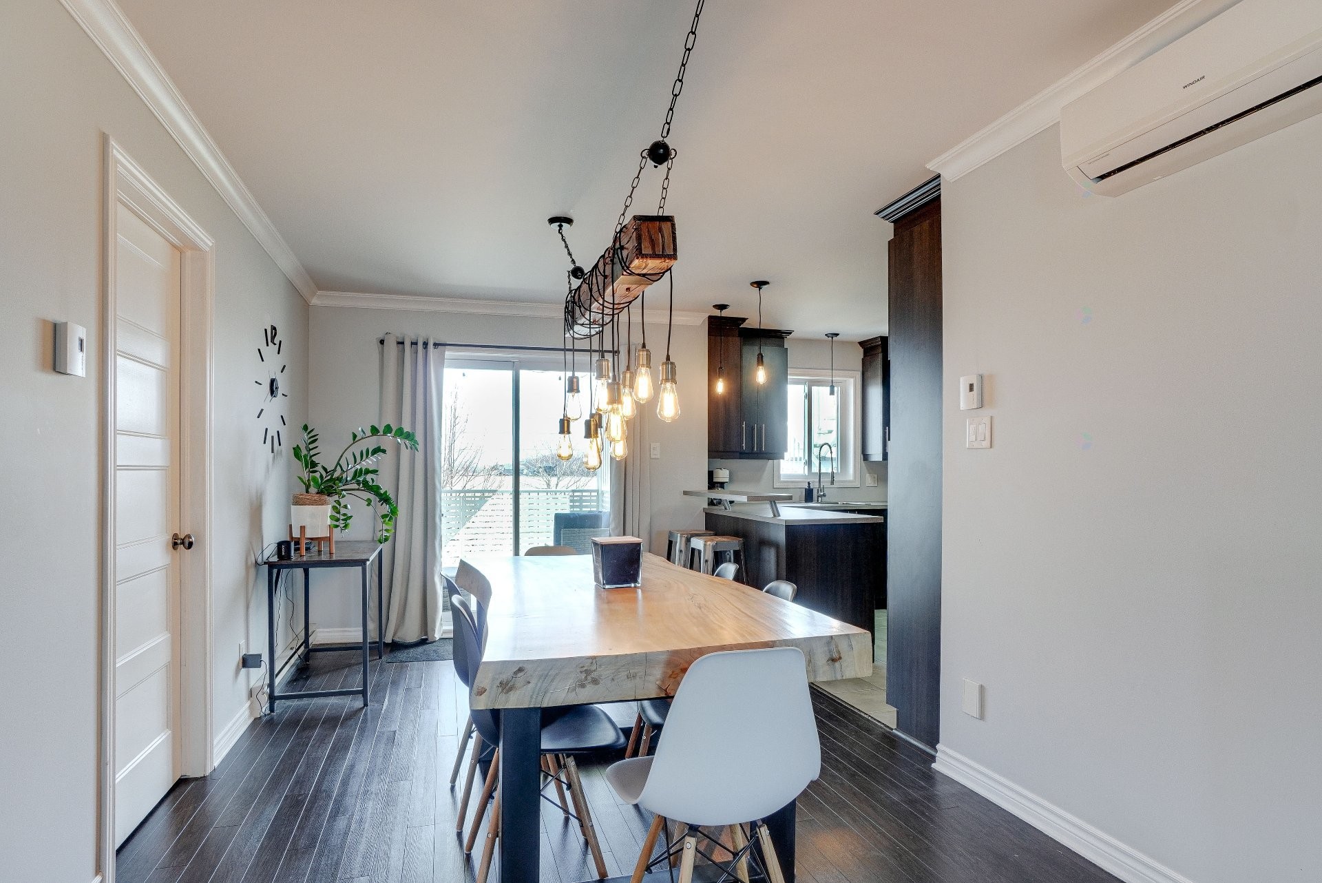 Dining Room - 71 Mtée De St-Sulpice, Saint-Sulpice, QC - Indoor Photo Showing Dining Room