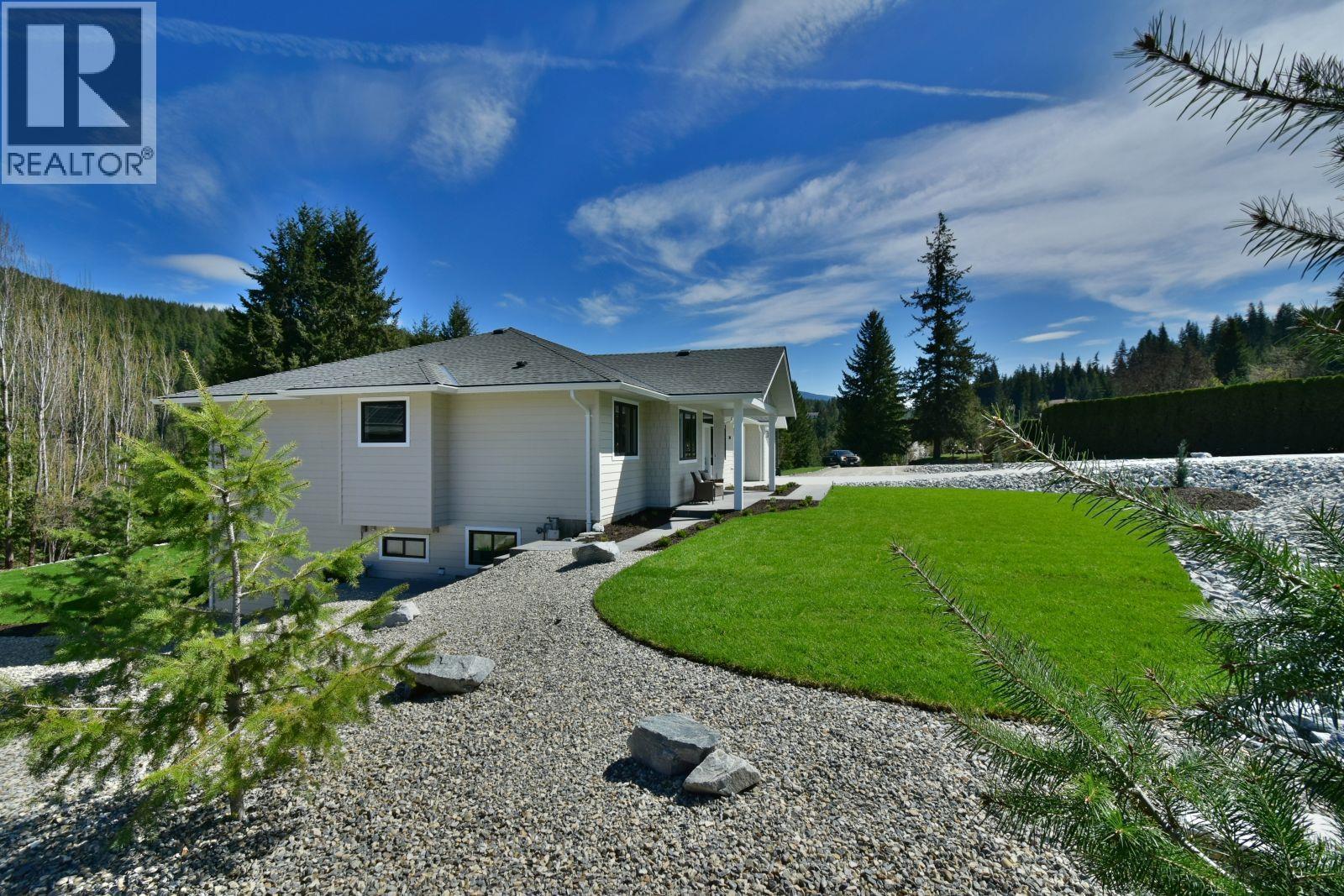 2799 Mountview Drive, Blind Bay, BC - Outdoor