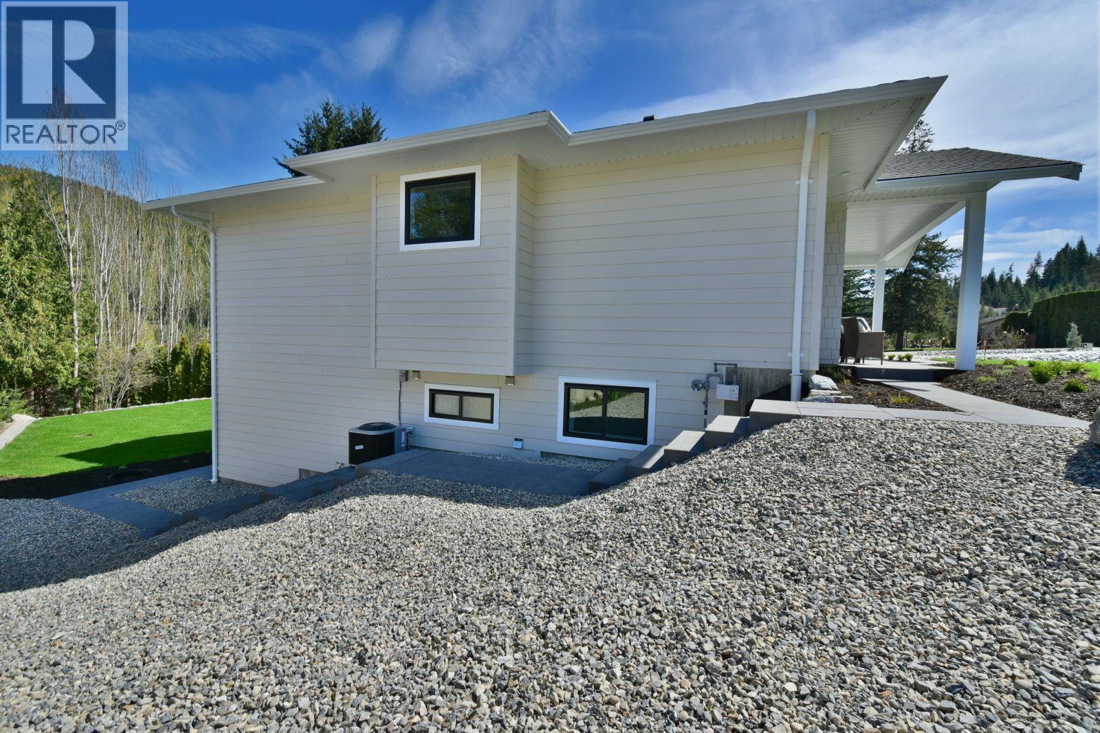 2799 Mountview Drive, Blind Bay, BC - Outdoor With Exterior