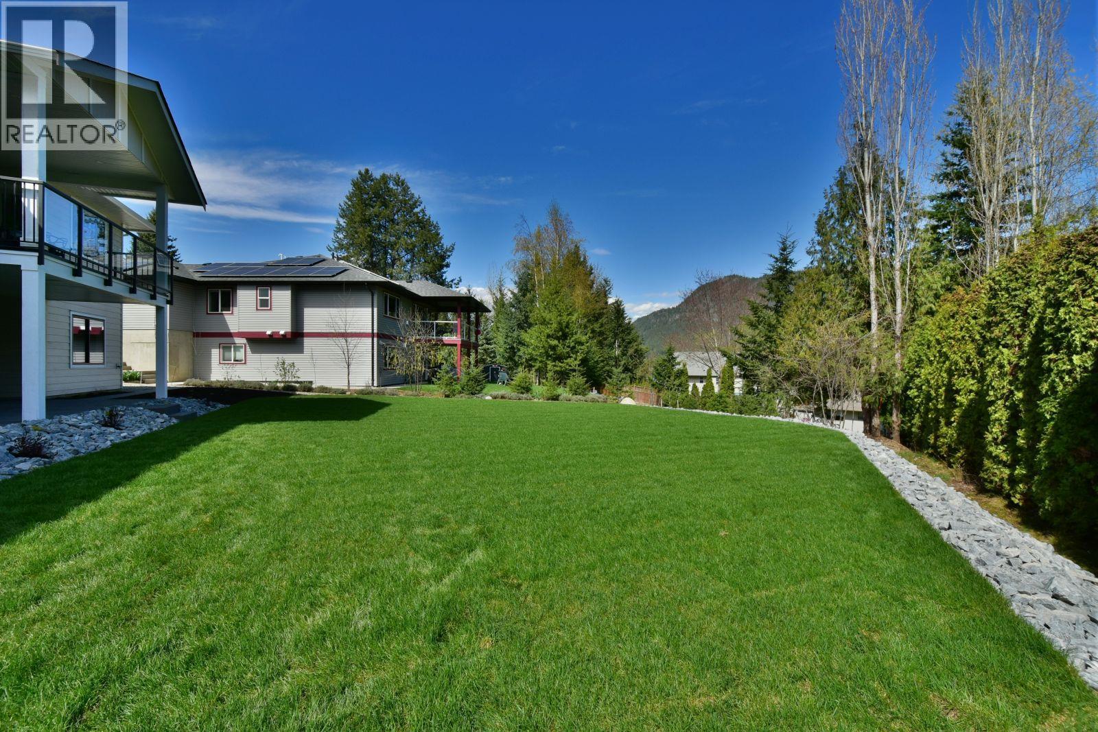 2799 Mountview Drive, Blind Bay, BC - Outdoor