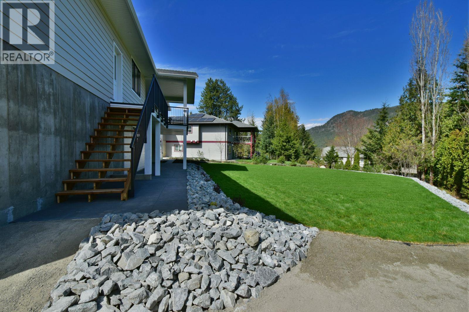 2799 Mountview Drive, Blind Bay, BC - Outdoor