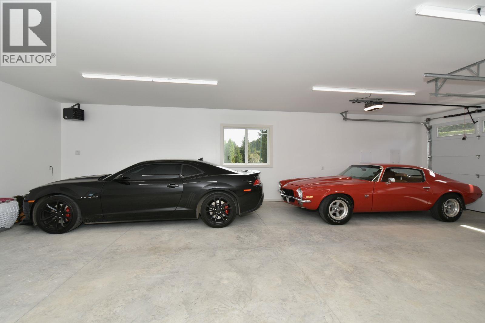 2799 Mountview Drive, Blind Bay, BC - Indoor Photo Showing Garage