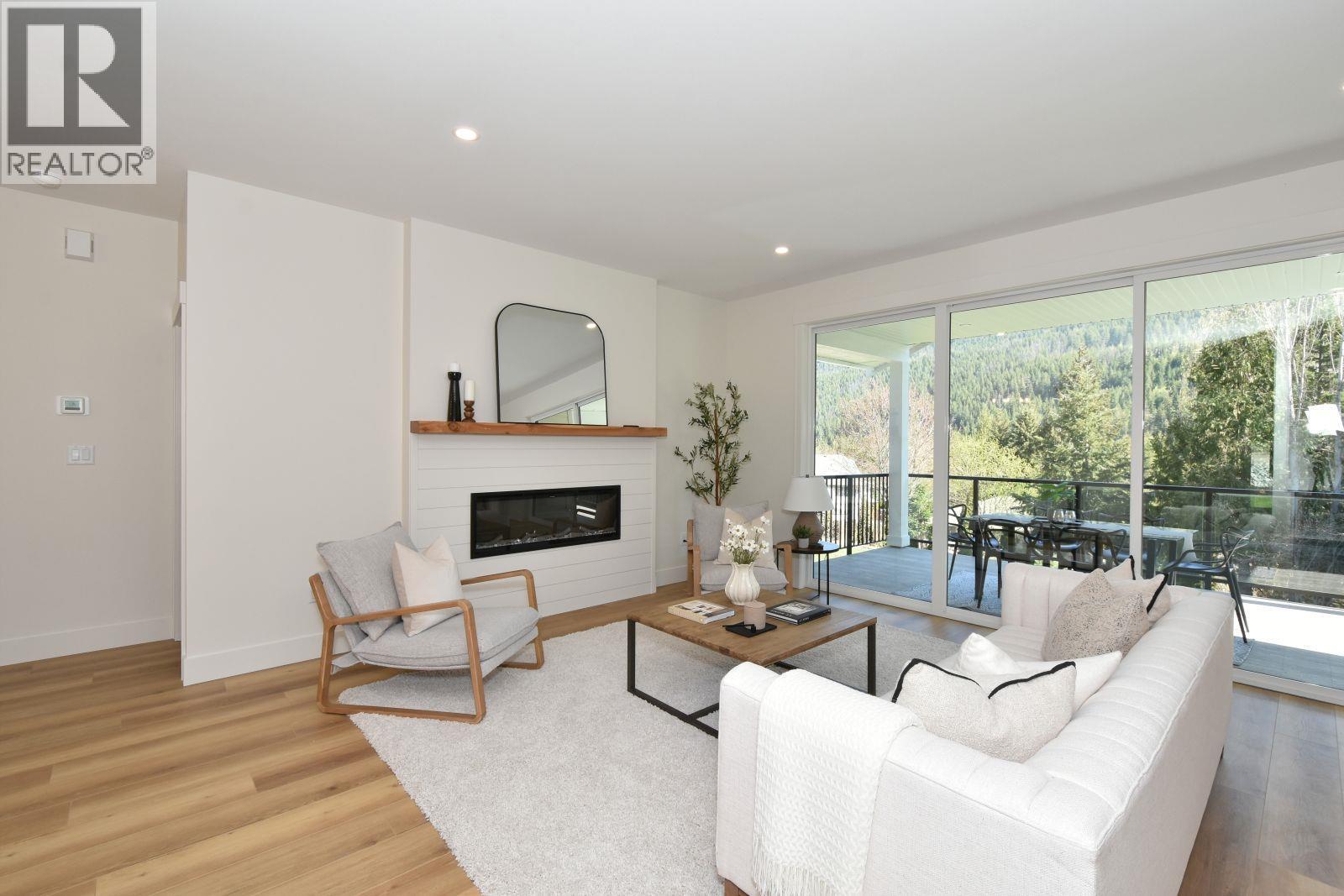2799 Mountview Drive, Blind Bay, BC - Indoor Photo Showing Living Room With Fireplace