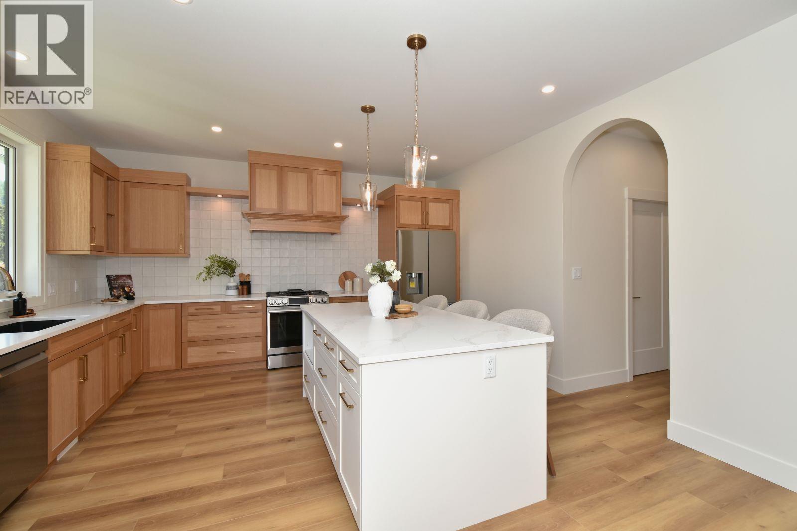 2799 Mountview Drive, Blind Bay, BC - Indoor Photo Showing Kitchen With Upgraded Kitchen