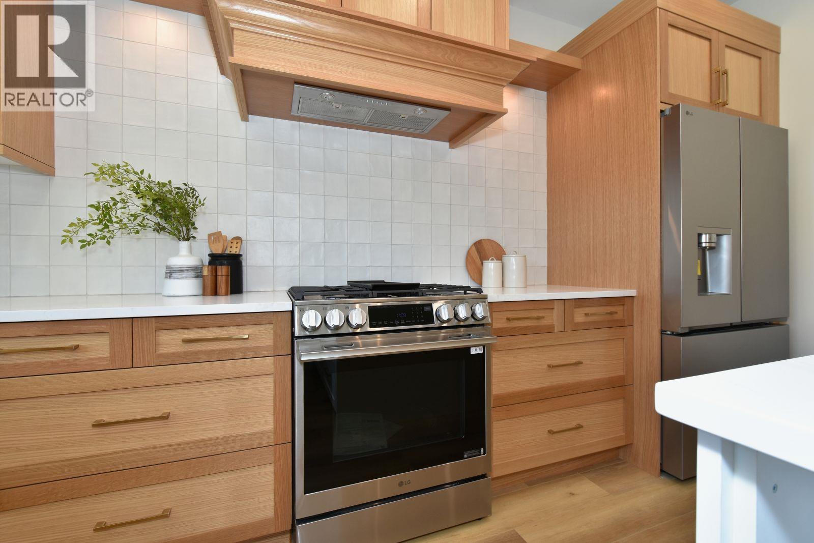 2799 Mountview Drive, Blind Bay, BC - Indoor Photo Showing Kitchen