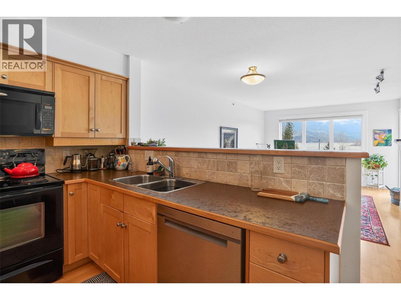 550 Rainbow Drive Unit# 302, Kaslo, BC - Indoor Photo Showing Kitchen With Double Sink