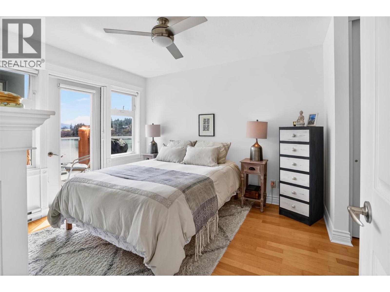 550 Rainbow Drive Unit# 302, Kaslo, BC - Indoor Photo Showing Bedroom