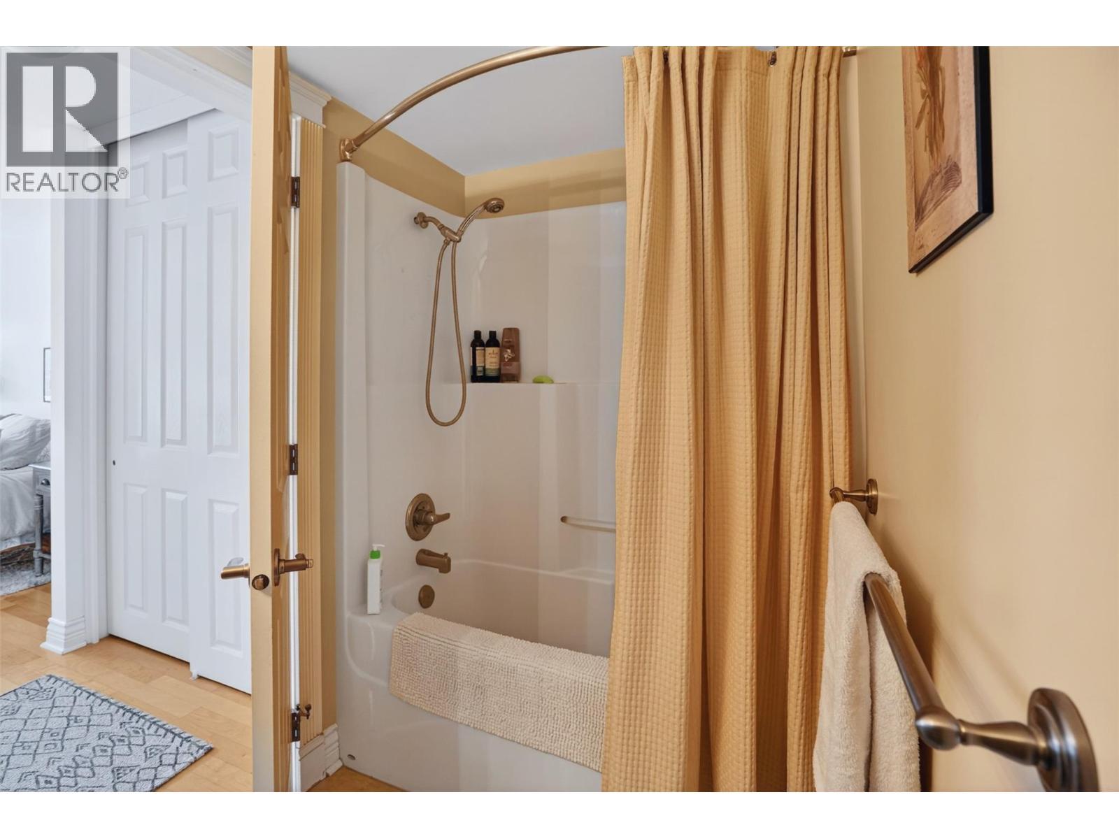 550 Rainbow Drive Unit# 302, Kaslo, BC - Indoor Photo Showing Bathroom