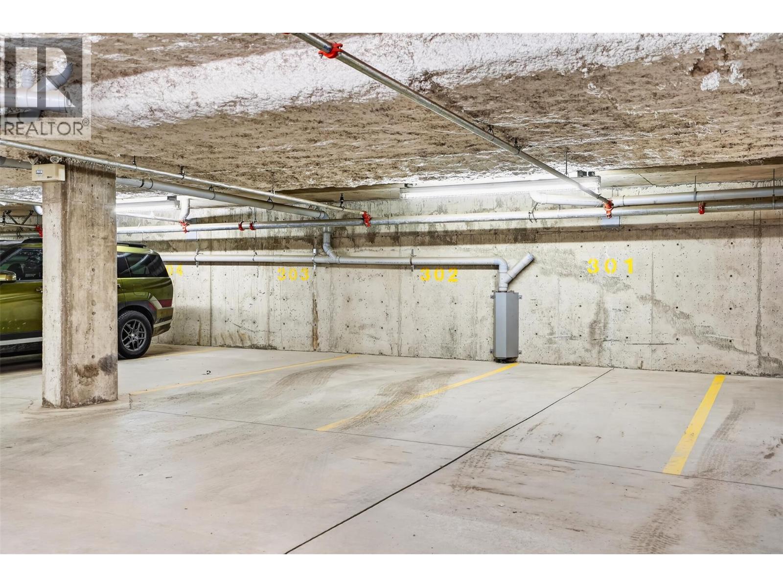 Underground parking - 550 Rainbow Drive Unit# 302, Kaslo, BC - Indoor Photo Showing Garage