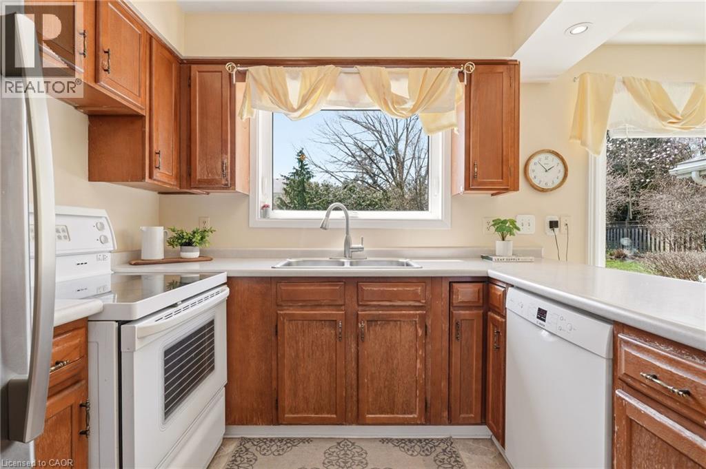 360 Pomona Avenue, Burlington, ON - Indoor Photo Showing Kitchen With Double Sink
