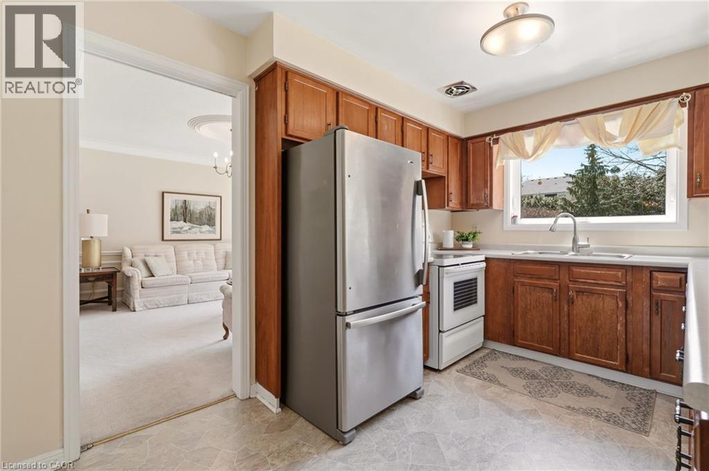 360 Pomona Avenue, Burlington, ON - Indoor Photo Showing Kitchen With Double Sink