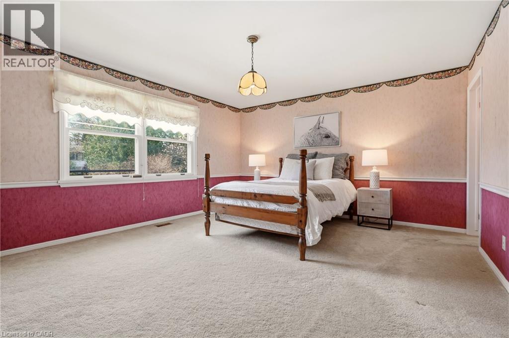 360 Pomona Avenue, Burlington, ON - Indoor Photo Showing Bedroom