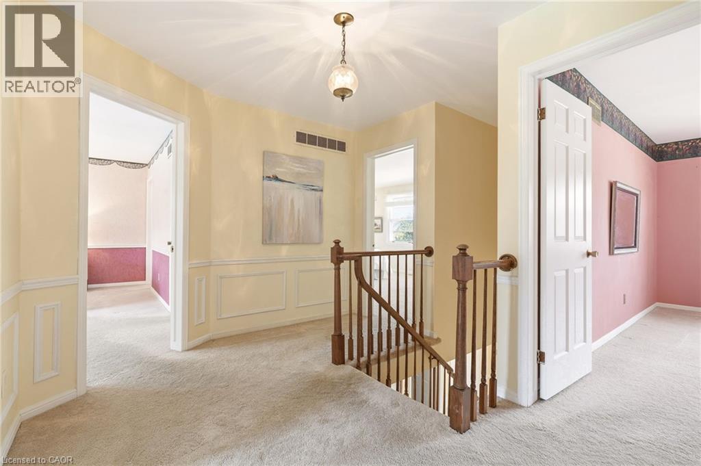 360 Pomona Avenue, Burlington, ON - Indoor Photo Showing Other Room