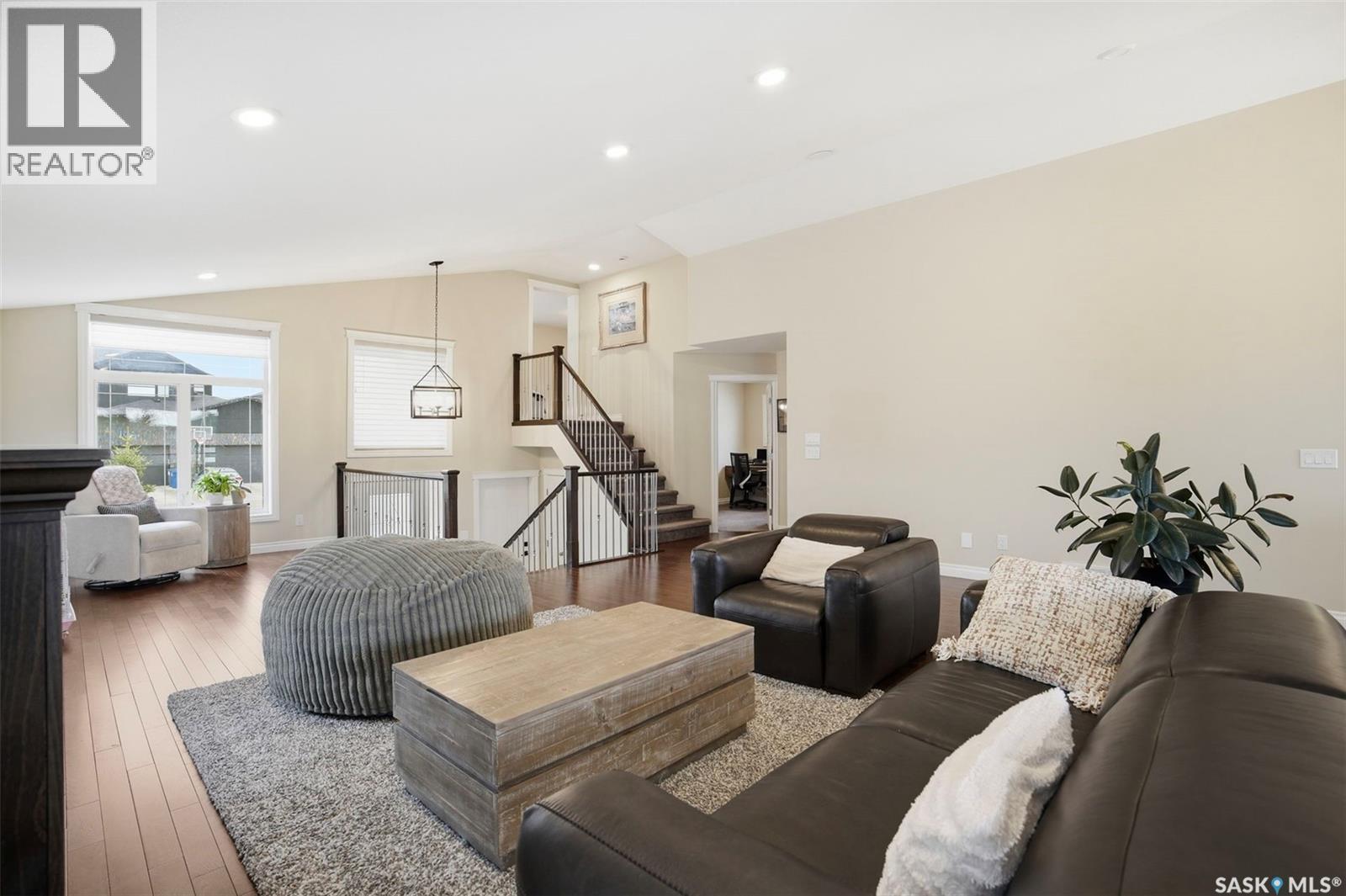 106 Johns Road, Saskatoon, SK - Indoor Photo Showing Living Room