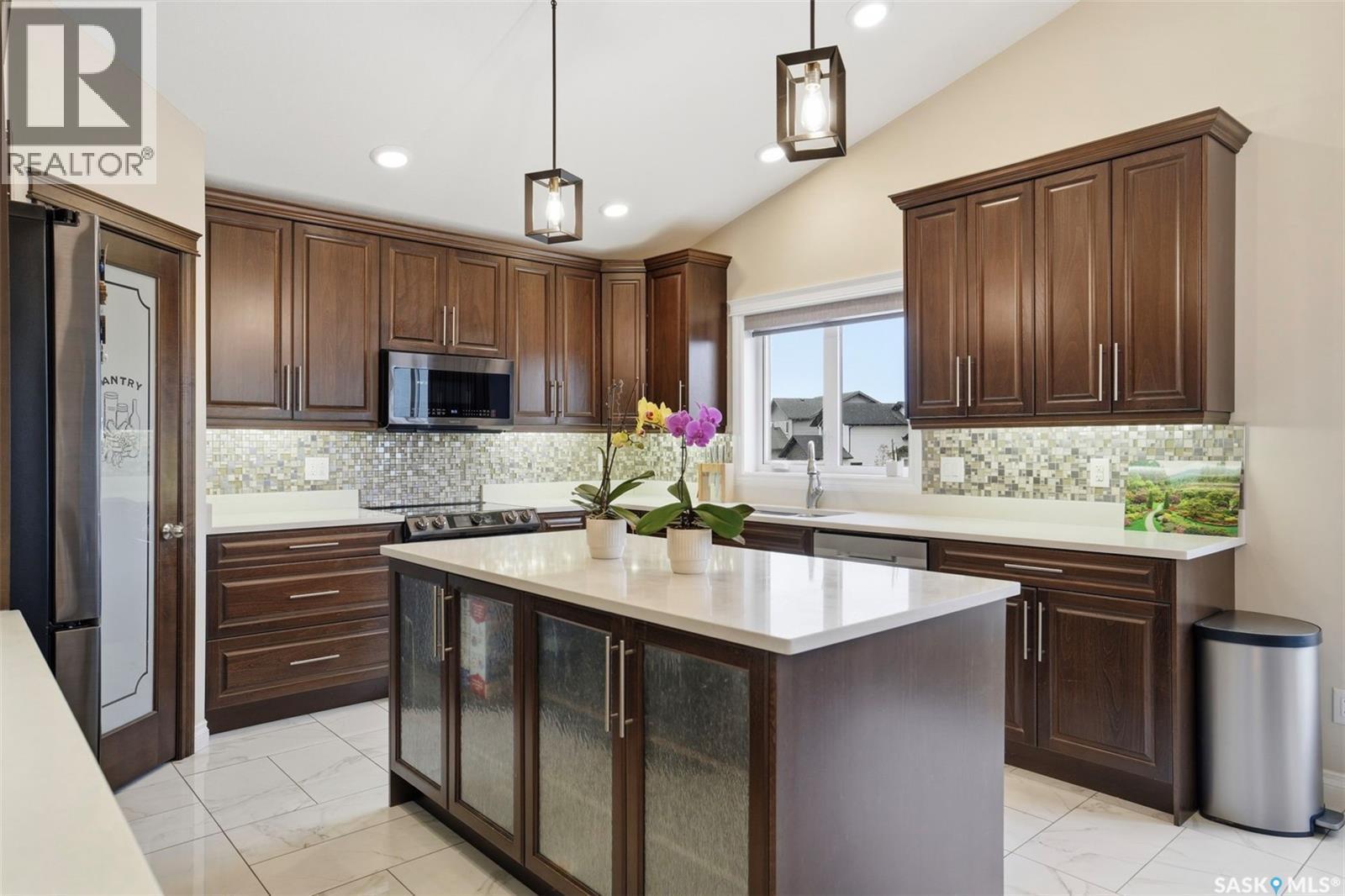 106 Johns Road, Saskatoon, SK - Indoor Photo Showing Kitchen With Upgraded Kitchen