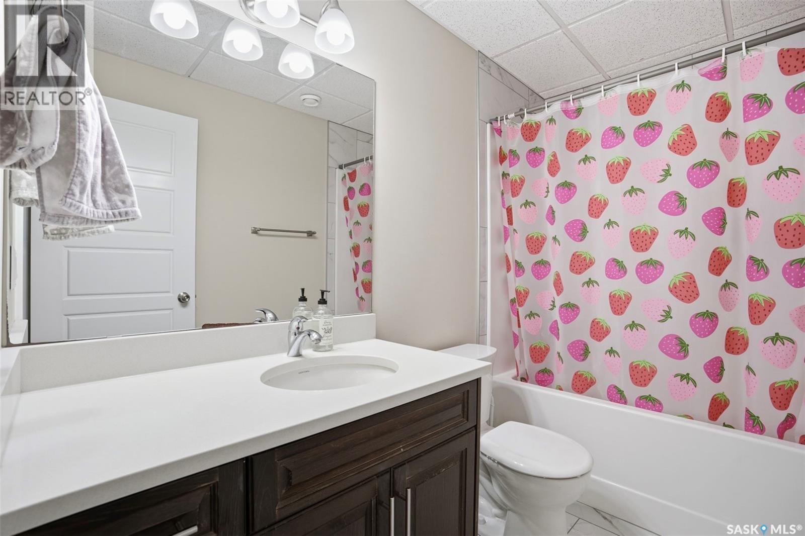 106 Johns Road, Saskatoon, SK - Indoor Photo Showing Bathroom