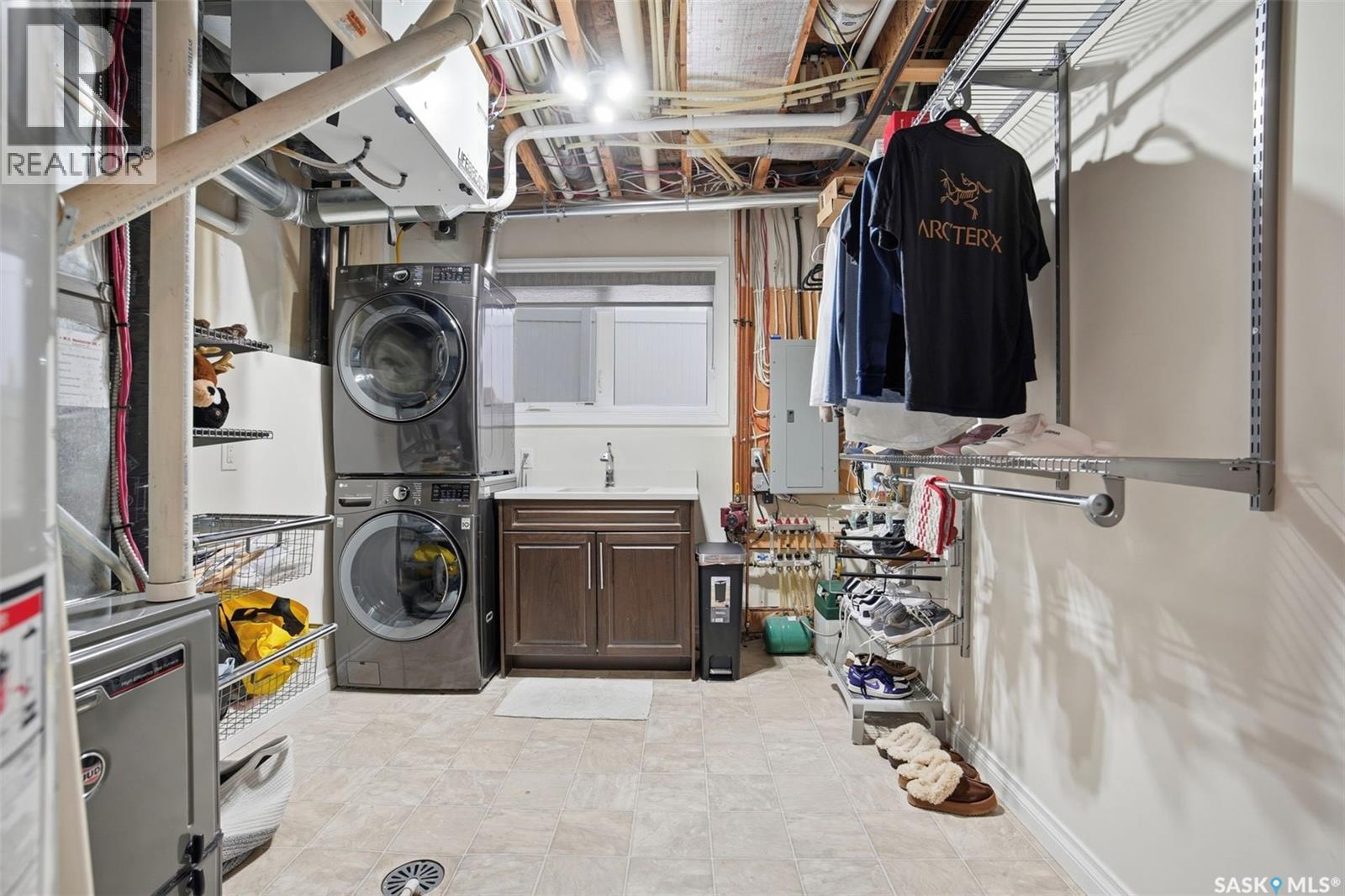 106 Johns Road, Saskatoon, SK - Indoor Photo Showing Laundry Room