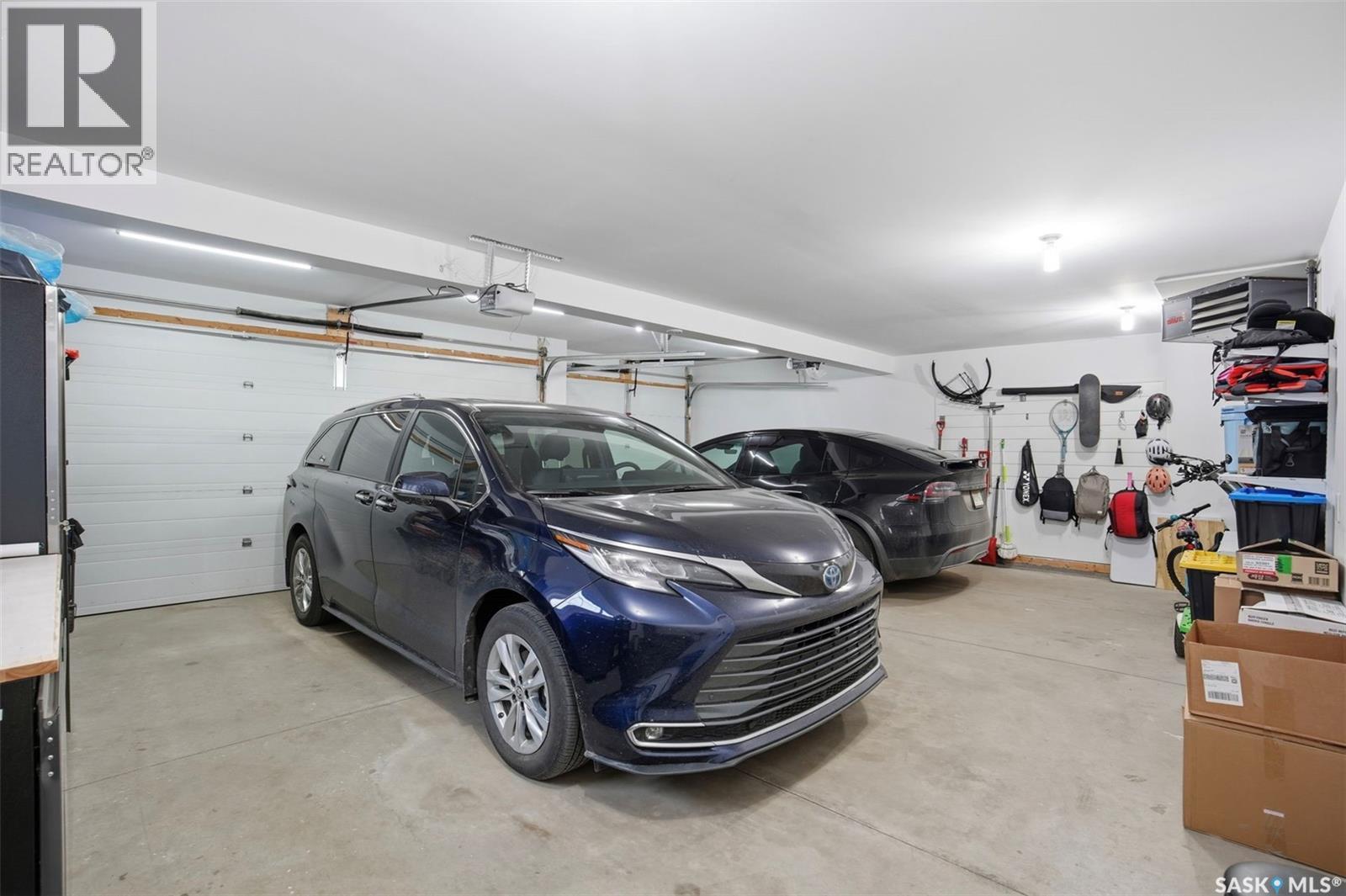 106 Johns Road, Saskatoon, SK - Indoor Photo Showing Garage
