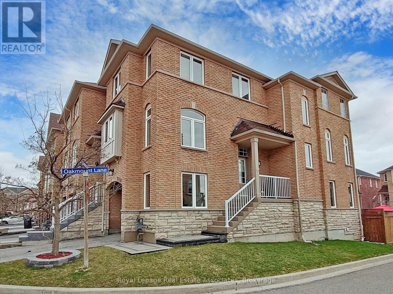 7114 Chatham Court, Mississauga, ON - Outdoor