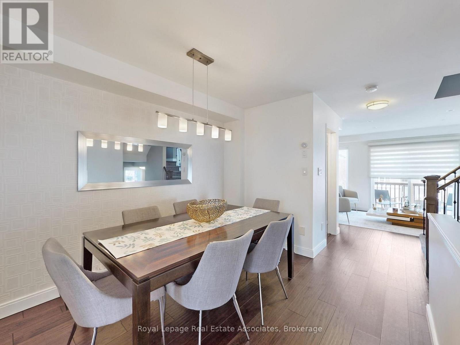 7114 Chatham Court, Mississauga, ON - Indoor Photo Showing Dining Room