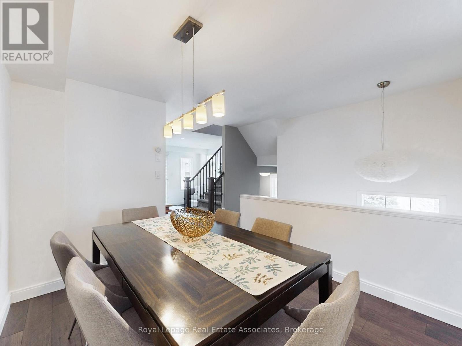 7114 Chatham Court, Mississauga, ON - Indoor Photo Showing Dining Room