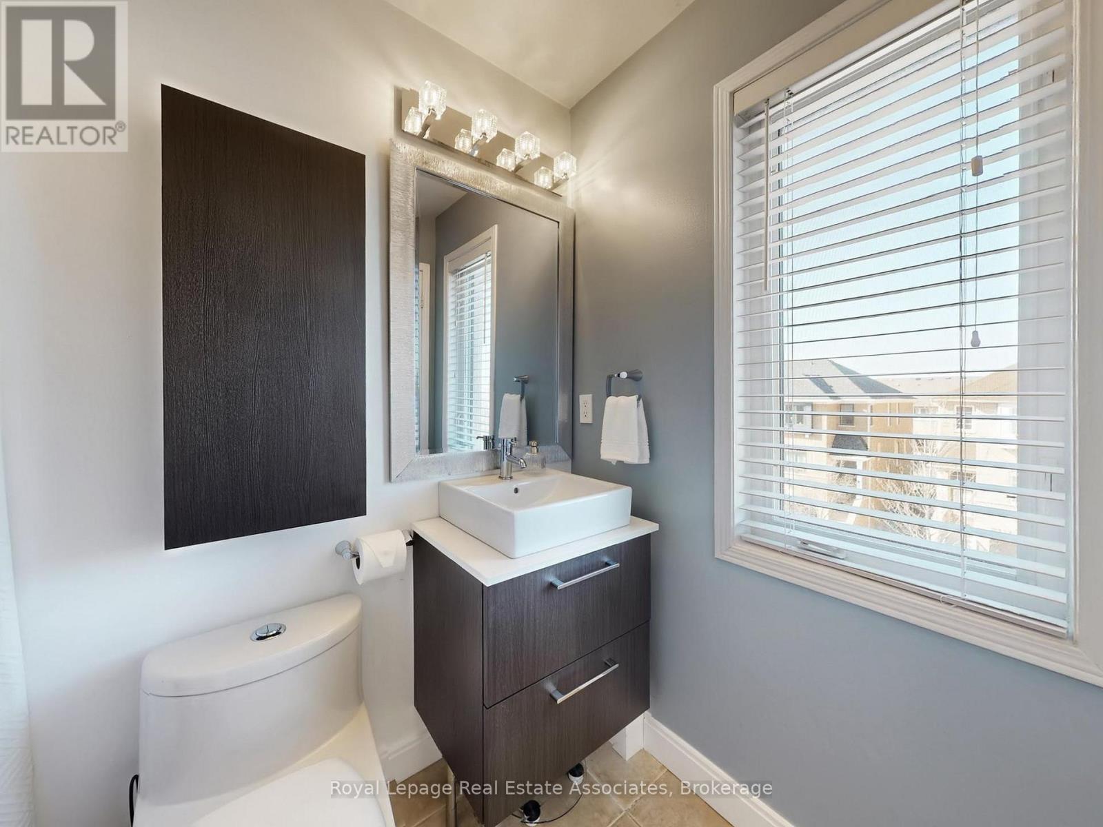 7114 Chatham Court, Mississauga, ON - Indoor Photo Showing Bathroom