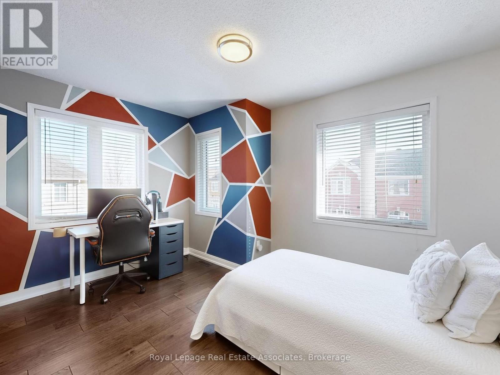 7114 Chatham Court, Mississauga, ON - Indoor Photo Showing Bedroom