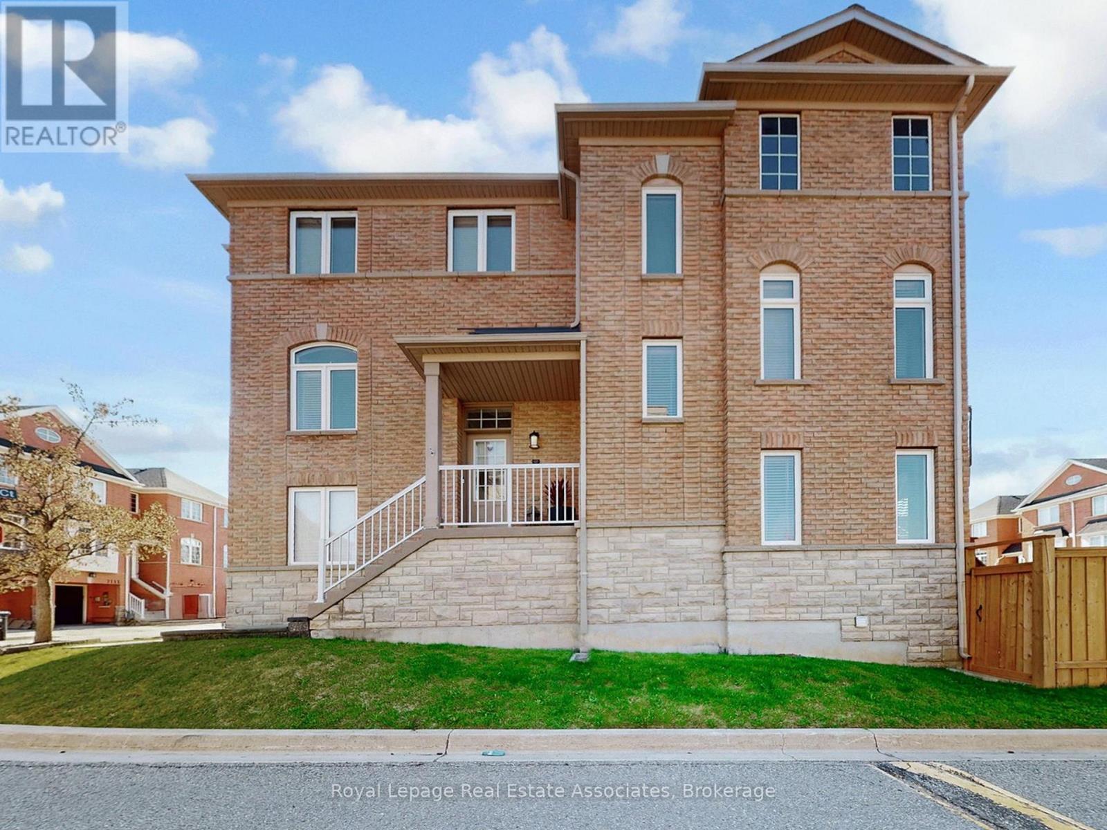 7114 Chatham Court, Mississauga, ON - Outdoor With Exterior