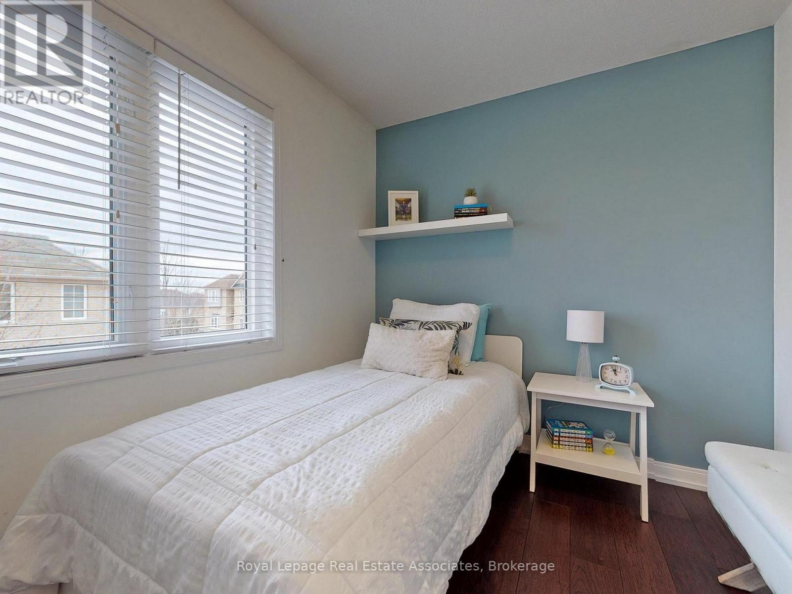 7114 Chatham Court, Mississauga, ON - Indoor Photo Showing Bedroom