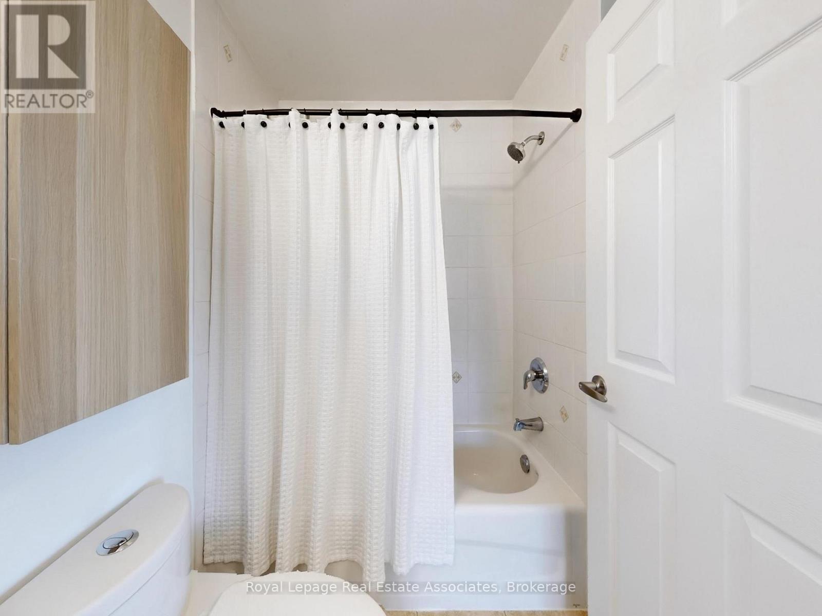 7114 Chatham Court, Mississauga, ON - Indoor Photo Showing Bathroom